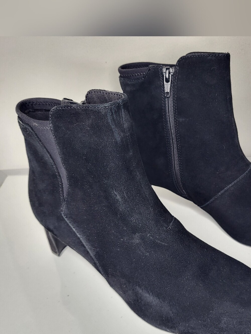 Clarks Suede Black Ankle Boots - Women's Stylish Side-Zip Chelsea Size 9.5